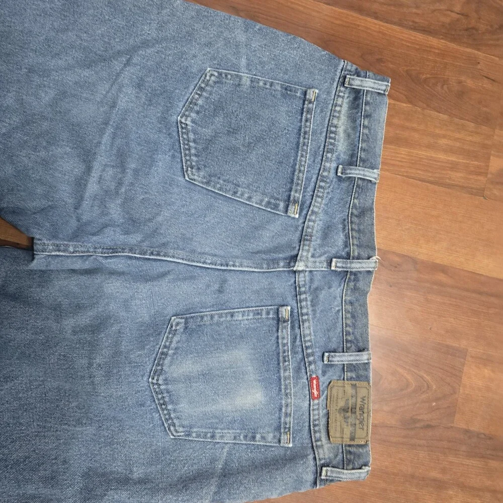 Vtg Wrangler Jeans Men Pemium Denim 42x31 Stonewash Blue Authentics 96501DS Y2K